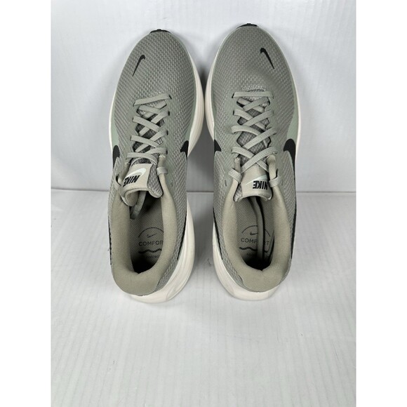 Size 11.5 Nike Revolution 8 Running Shoe Sneaker HJ9198-300 Green Black Mens NEW main image 7